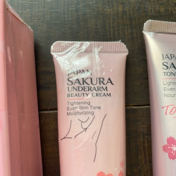 Sakura Skincare Set - Picture 3 of 9